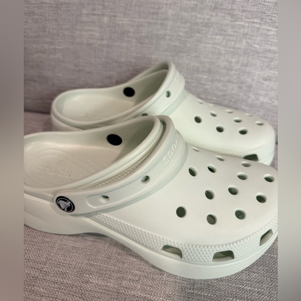 NEW COLORS Crocs classic platform clogs in mint tint Size Women's 9 - Picture 4 of 5
